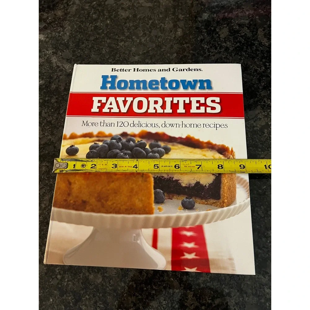 Better Homes and Gardens Hometown Favorites Cookbook‎ 120+ Recipes 2009